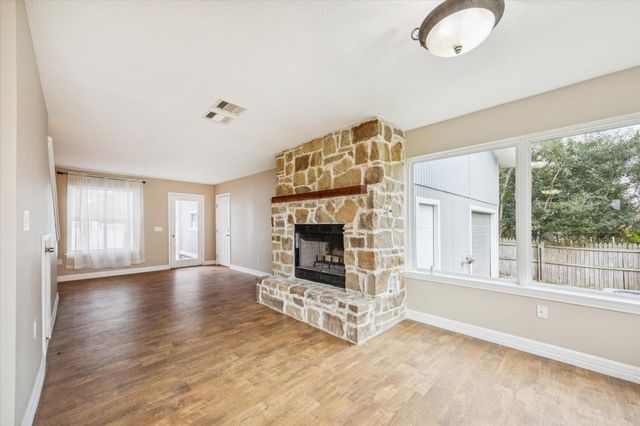 241 S Masonic St, Bellville, TX 77418