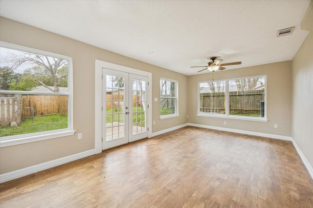 241 S Masonic St, Bellville, TX 77418