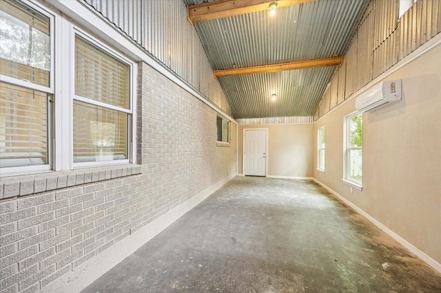 241 S Masonic St, Bellville, TX 77418