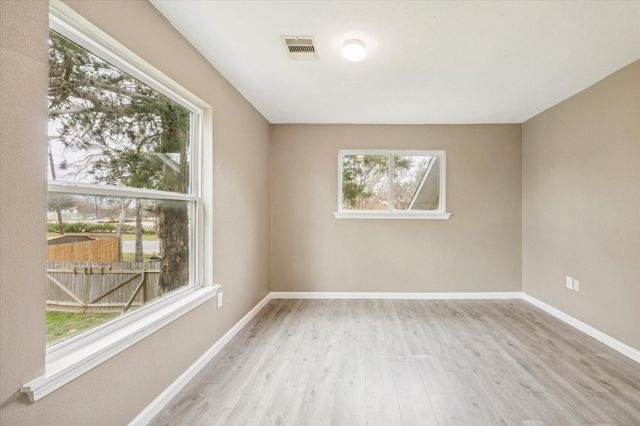 241 S Masonic St, Bellville, TX 77418