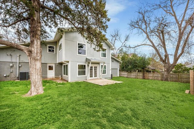 241 S Masonic St, Bellville, TX 77418