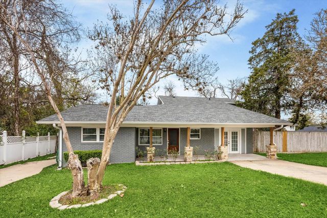 241 S Masonic St, Bellville, TX 77418