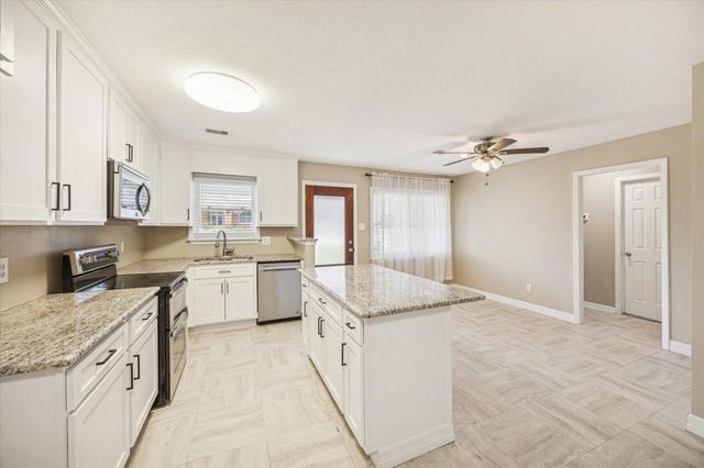 241 S Masonic St, Bellville, TX 77418