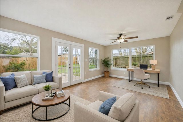 241 S Masonic St, Bellville, TX 77418