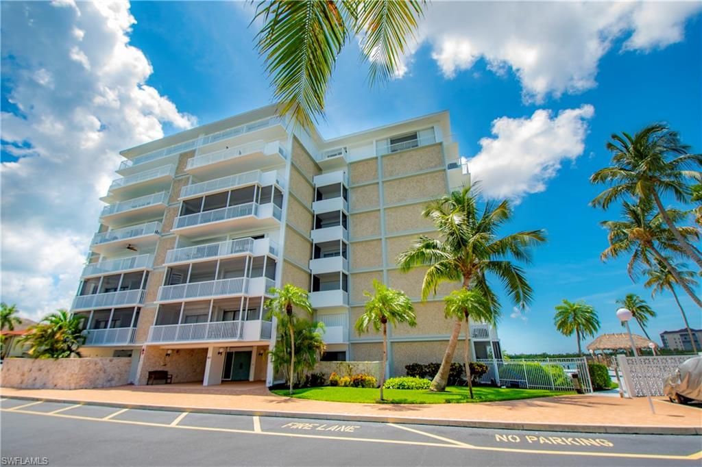 60 Pelican ST W 103, NAPLES, FL 34113 — photo 2