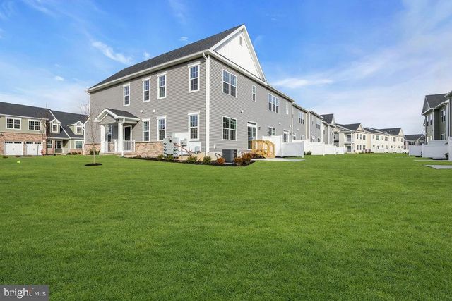 3801 JORDAN DR, West Windsor, NJ 08550