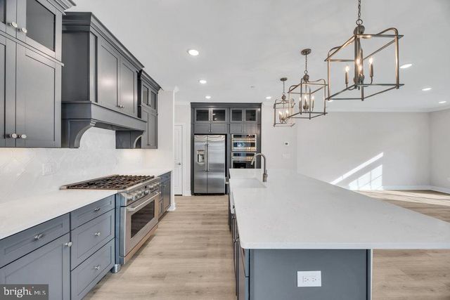 3801 JORDAN DR, West Windsor, NJ 08550