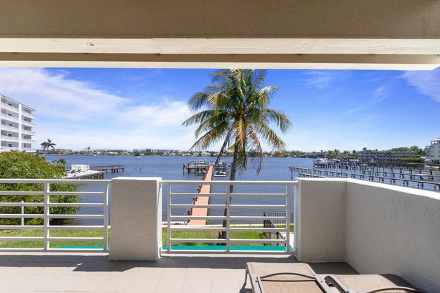 316 N Lake Drive, Lantana, FL 33462
