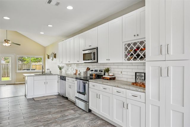 1209 Broken Arrow Trail, Carrollton, TX 75007