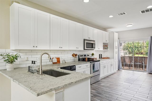 1209 Broken Arrow Trail, Carrollton, TX 75007