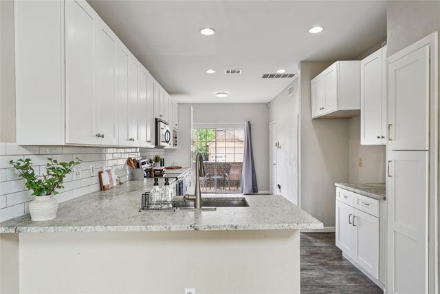 1209 Broken Arrow Trail, Carrollton, TX 75007