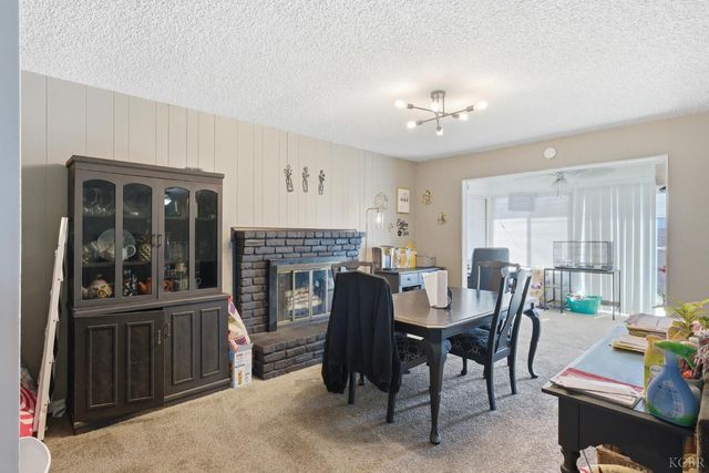 1901 N Kensington Way, Hanford, CA 93230