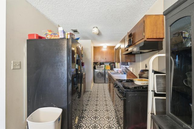 1901 N Kensington Way, Hanford, CA 93230