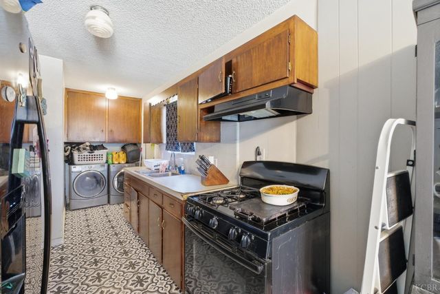 1901 N Kensington Way, Hanford, CA 93230