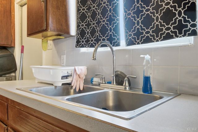 1901 N Kensington Way, Hanford, CA 93230