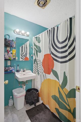 1901 N Kensington Way, Hanford, CA 93230