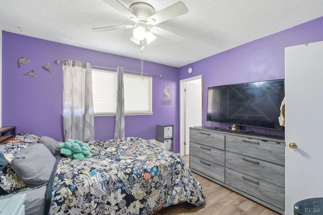 1901 N Kensington Way, Hanford, CA 93230