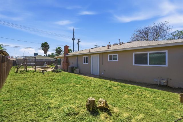 1901 N Kensington Way, Hanford, CA 93230