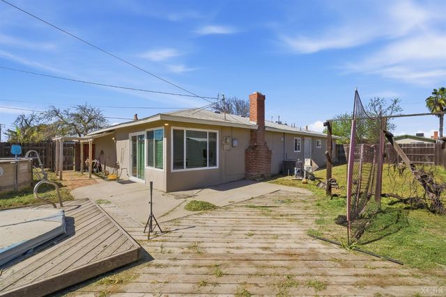 1901 N Kensington Way, Hanford, CA 93230