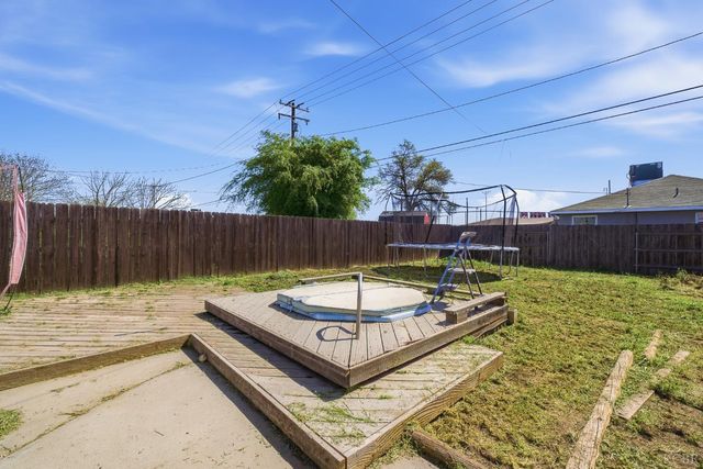 1901 N Kensington Way, Hanford, CA 93230