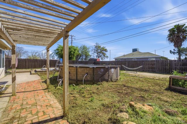 1901 N Kensington Way, Hanford, CA 93230