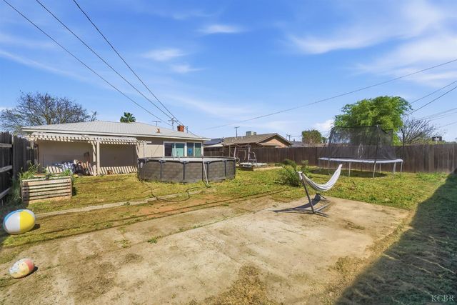 1901 N Kensington Way, Hanford, CA 93230