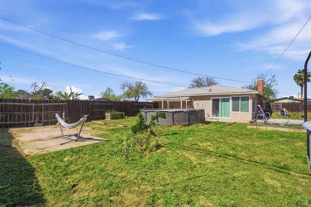 1901 N Kensington Way, Hanford, CA 93230