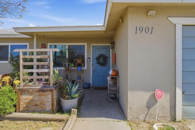 1901 N Kensington Way, Hanford, CA 93230