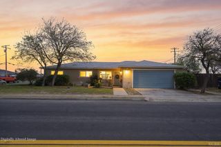 1901 N Kensington Way, Hanford, CA 93230