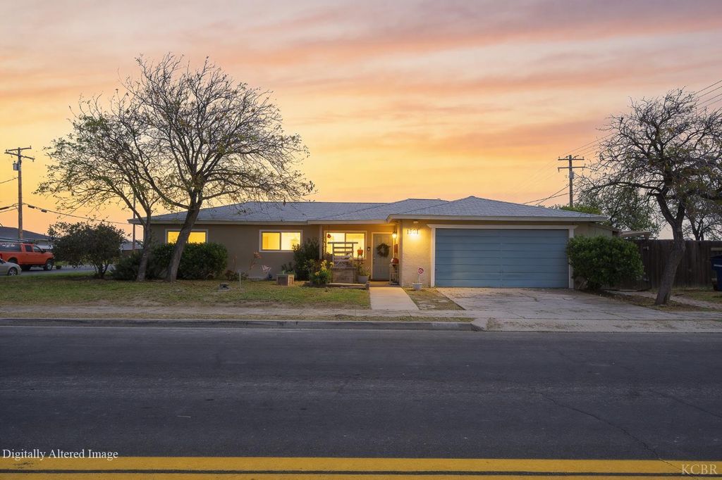 1901 N Kensington Way, Hanford, CA 93230