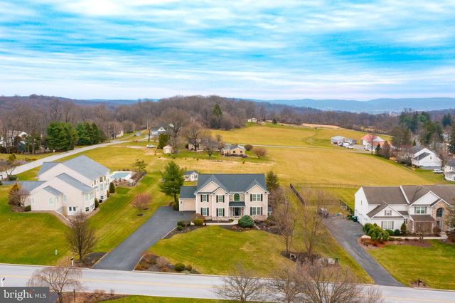 4 SAINT ANDREWS DRIVE, Fleetwood, PA 19522