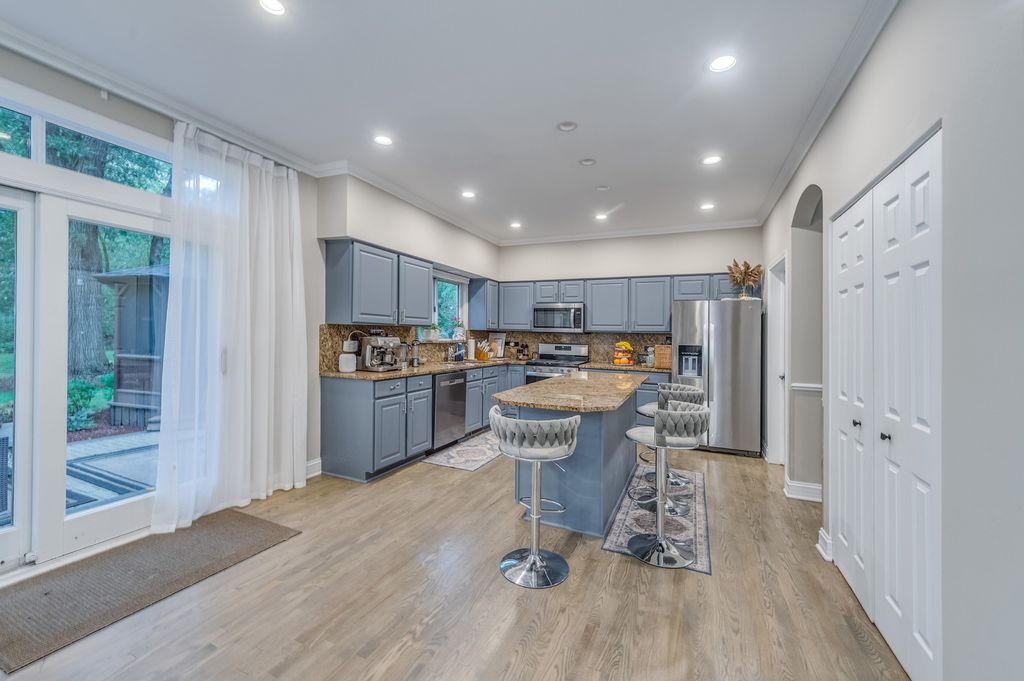 550 Meadowview Drive, Wauconda, IL 60084 — photo 5
