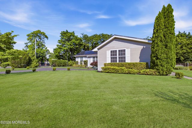1370 Red Oak Drive, Lakewood, NJ 08701