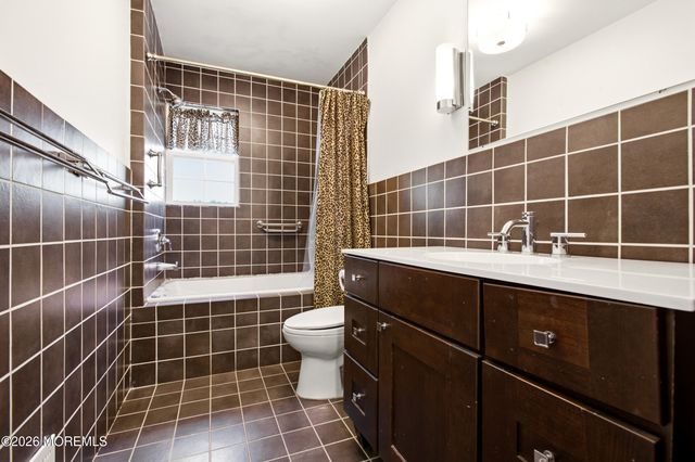 1370 Red Oak Drive, Lakewood, NJ 08701