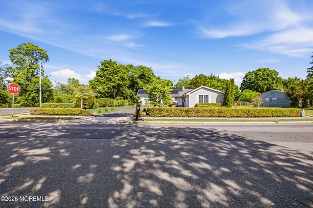 1370 Red Oak Drive, Lakewood, NJ 08701
