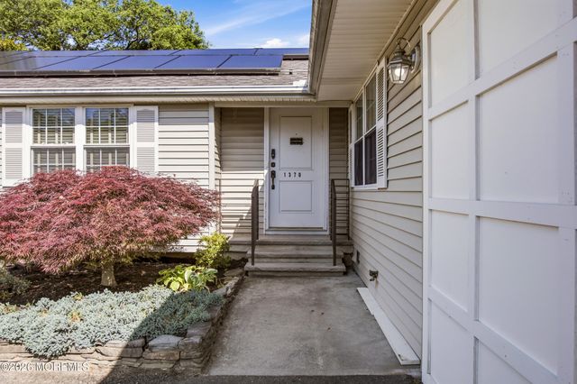 1370 Red Oak Drive, Lakewood, NJ 08701