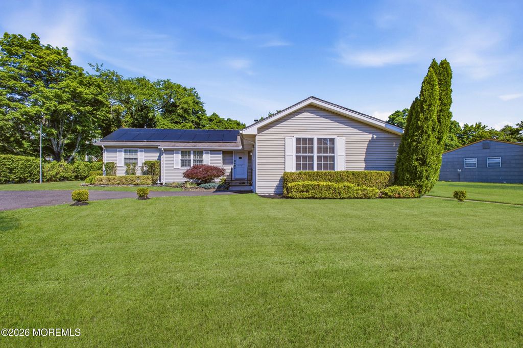 1370 Red Oak Drive, Lakewood, NJ 08701