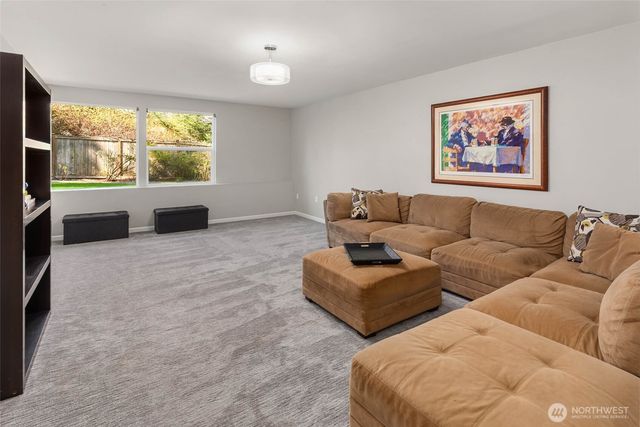 9630 NE 35th Place, Clyde Hill, WA 98004