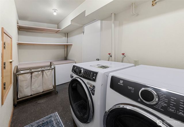 9630 NE 35th Place, Clyde Hill, WA 98004