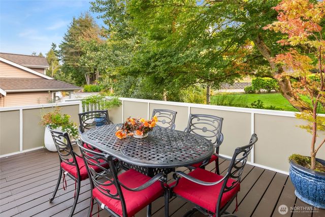 9630 NE 35th Place, Clyde Hill, WA 98004