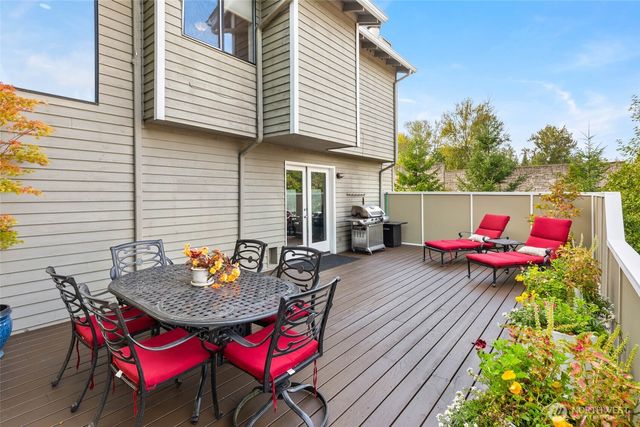 9630 NE 35th Place, Clyde Hill, WA 98004