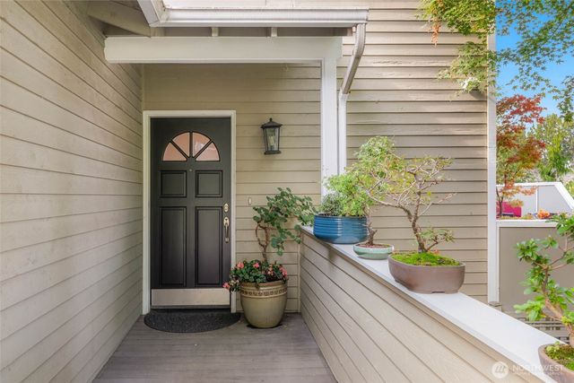 9630 NE 35th Place, Clyde Hill, WA 98004