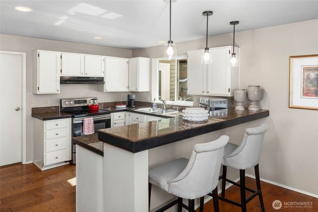 9630 NE 35th Place, Clyde Hill, WA 98004