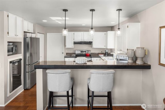 9630 NE 35th Place, Clyde Hill, WA 98004