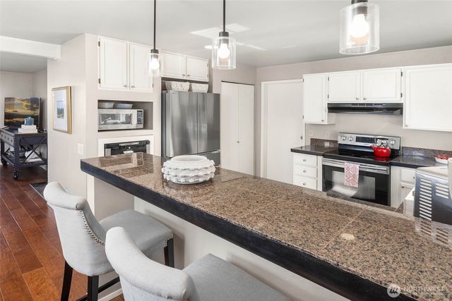 9630 NE 35th Place, Clyde Hill, WA 98004