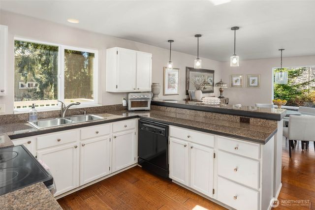 9630 NE 35th Place, Clyde Hill, WA 98004