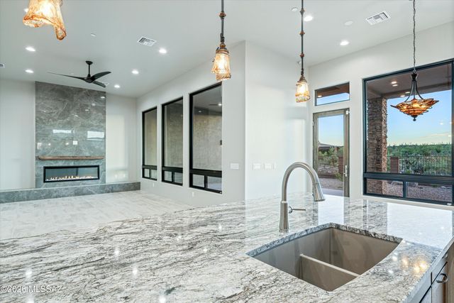 422 E Sun Spring Place, Oro Valley, AZ 85755