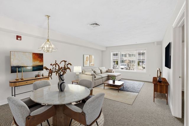 26 Greenleaves Dr 602, Amherst, MA 01002