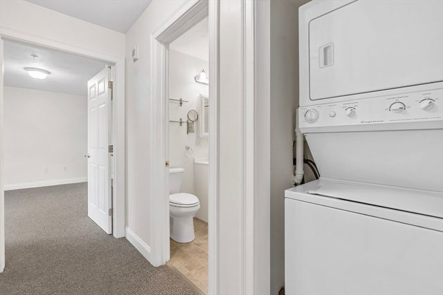 26 Greenleaves Dr 602, Amherst, MA 01002