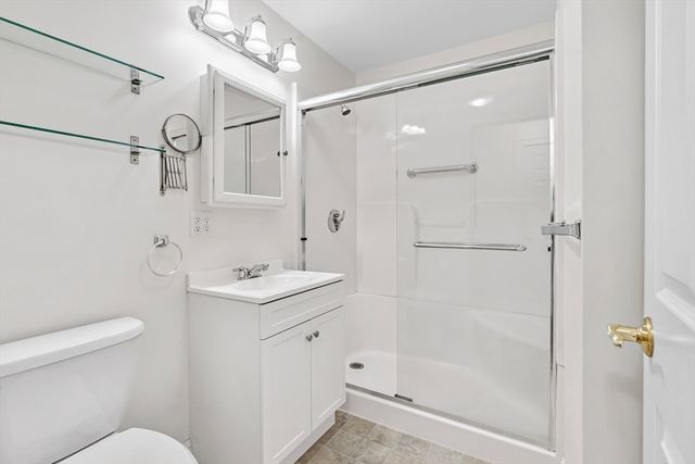 26 Greenleaves Dr 602, Amherst, MA 01002